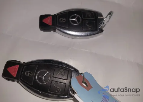 2011 Mercedes-Benz Glk 350 4Matic z USA, uszkodzony, nr VIN WDCGG8HB3BF580515